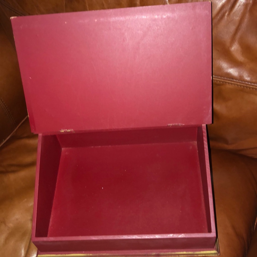 Great little red letter holder - Picture 2 of 4